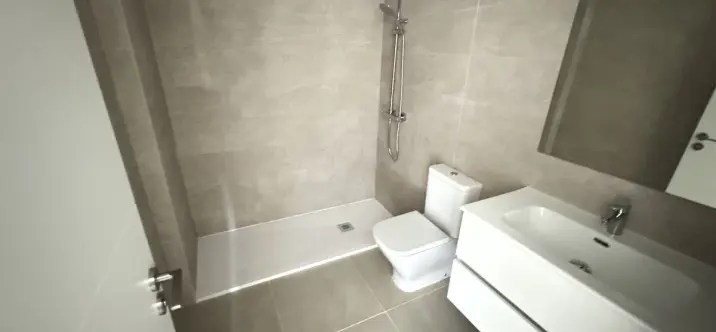 Sale of middle floor apartment in Estepona 2