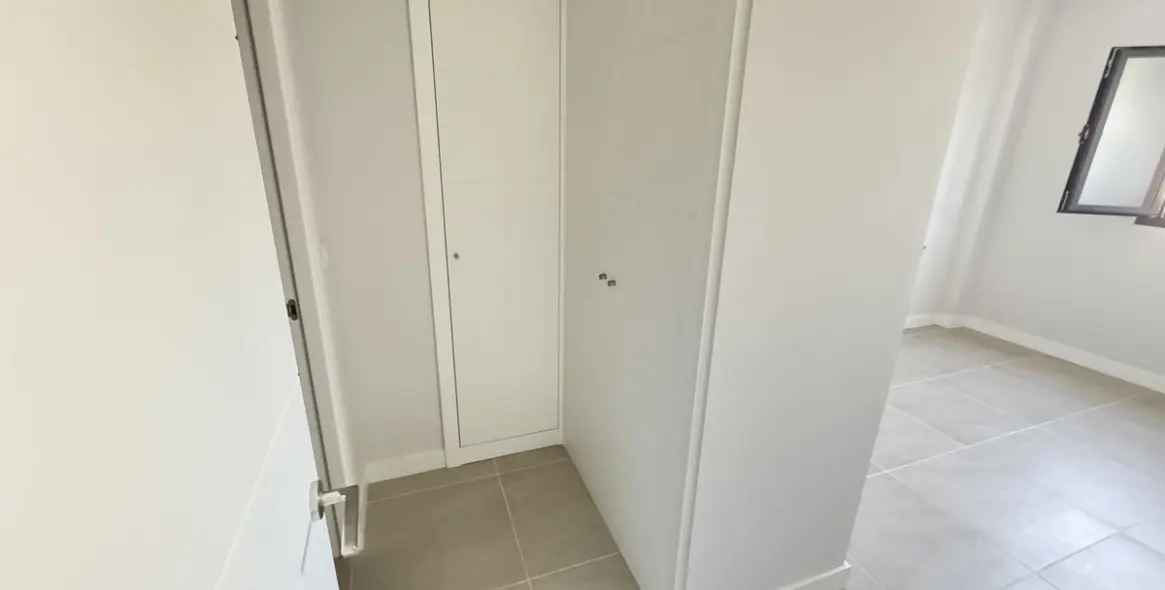 Sale of middle floor apartment in Estepona 4