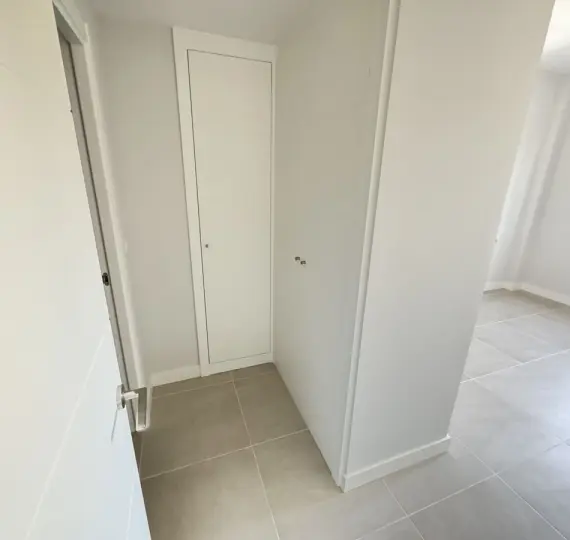 Sale of middle floor apartment in Estepona