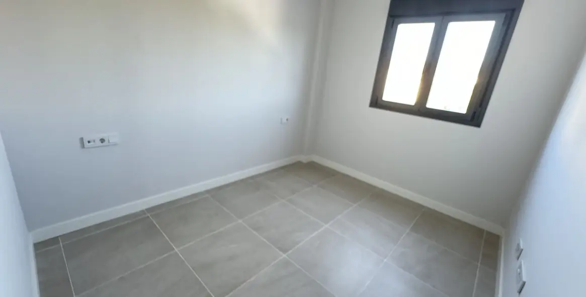 Sale of middle floor apartment in Estepona 5