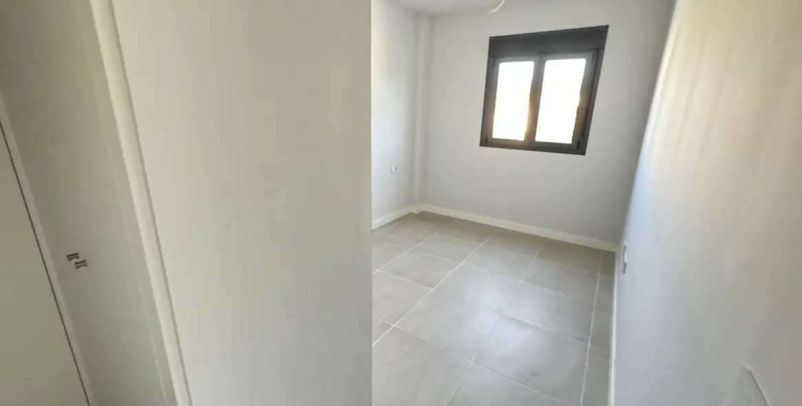 Sale of middle floor apartment in Estepona 6