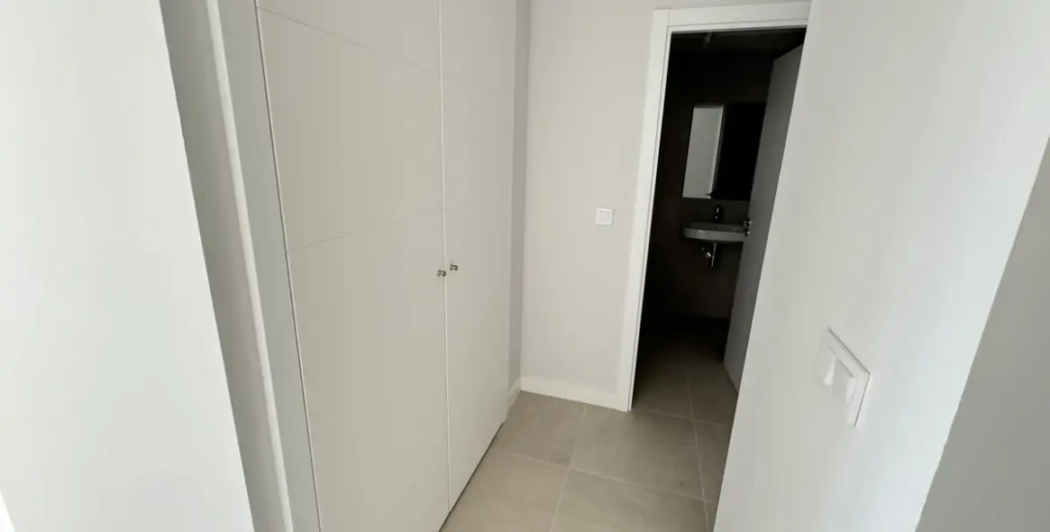 Sale of middle floor apartment in Estepona 7