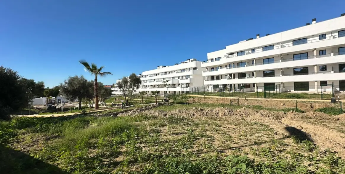 Sale of middle floor apartment in Estepona 16