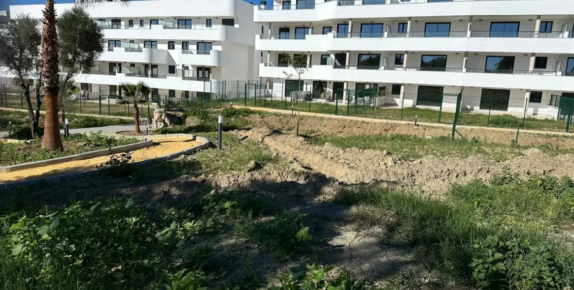 Sale of middle floor apartment in Estepona 17