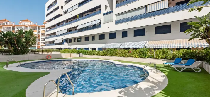 Sale of middle floor apartment in Estepona 0