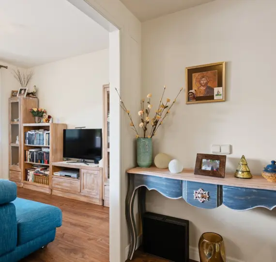 Sale of middle floor apartment in Estepona