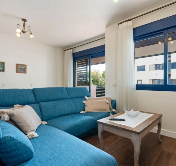 Sale of middle floor apartment in Estepona