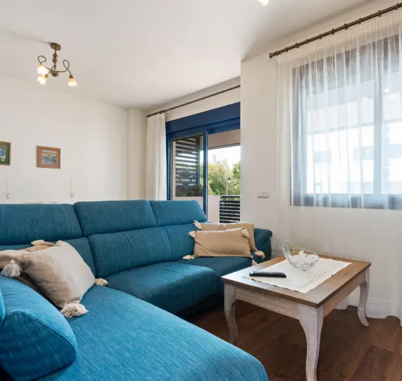 Sale of middle floor apartment in Estepona