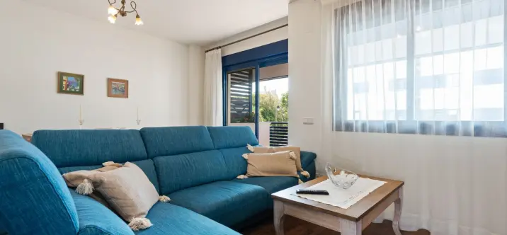 Sale of middle floor apartment in Estepona 3