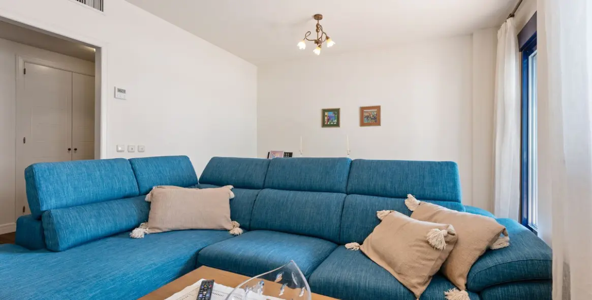 Sale of middle floor apartment in Estepona 5