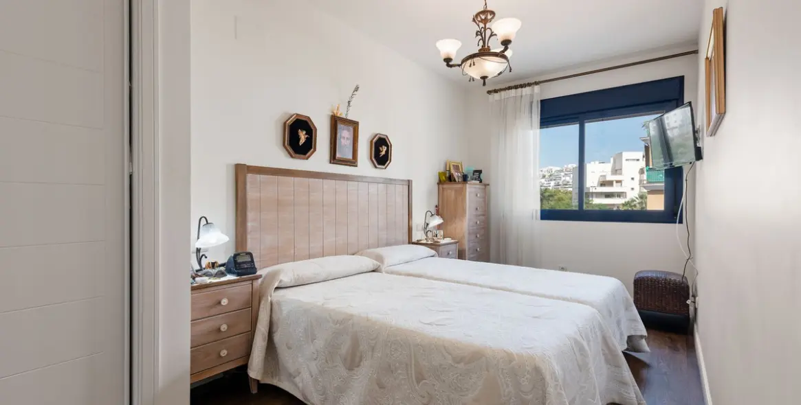 Sale of middle floor apartment in Estepona 11