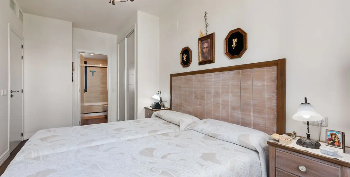 Sale of middle floor apartment in Estepona 12