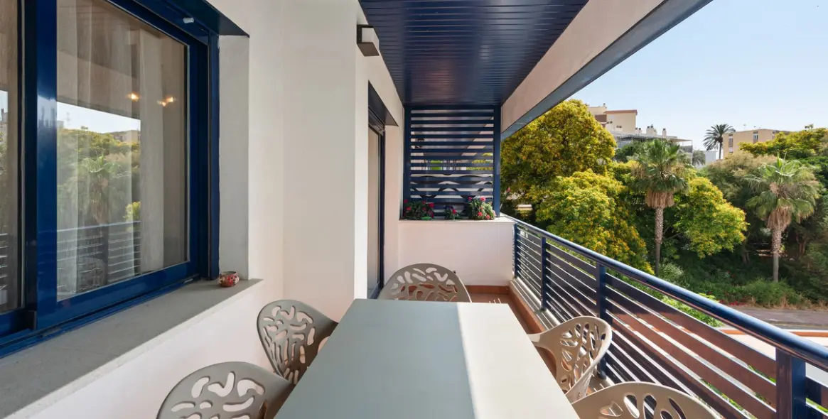 Sale of middle floor apartment in Estepona 18