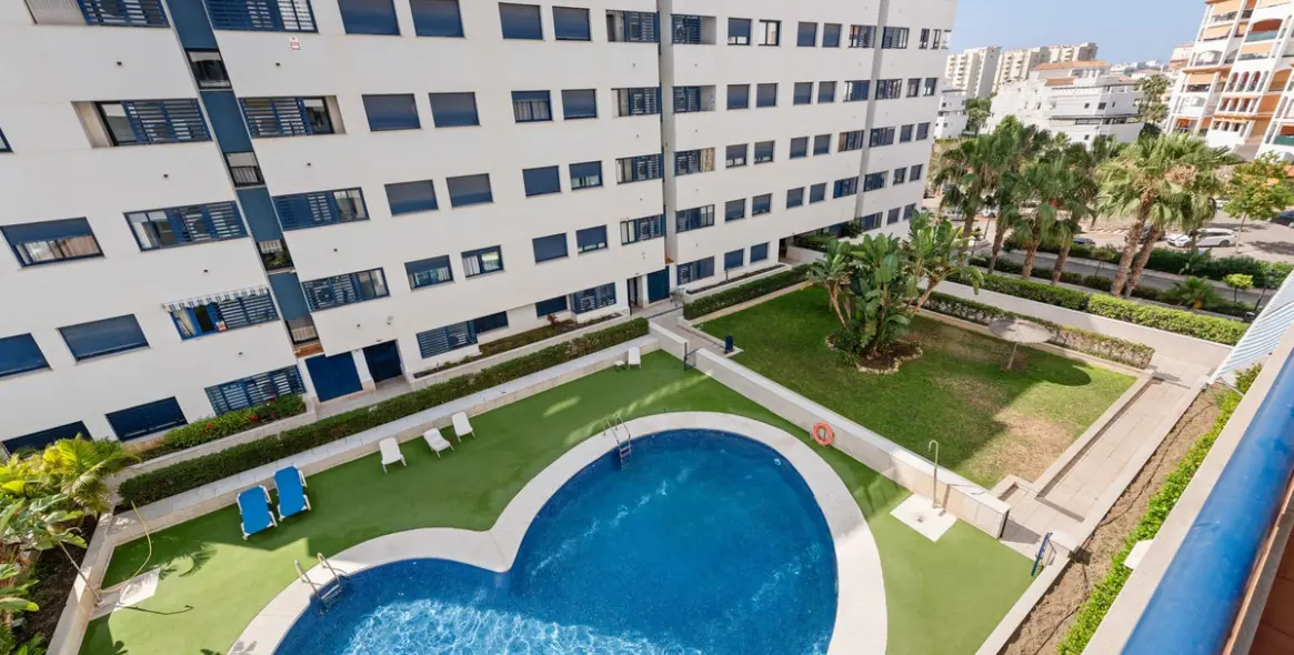 Sale of middle floor apartment in Estepona 20