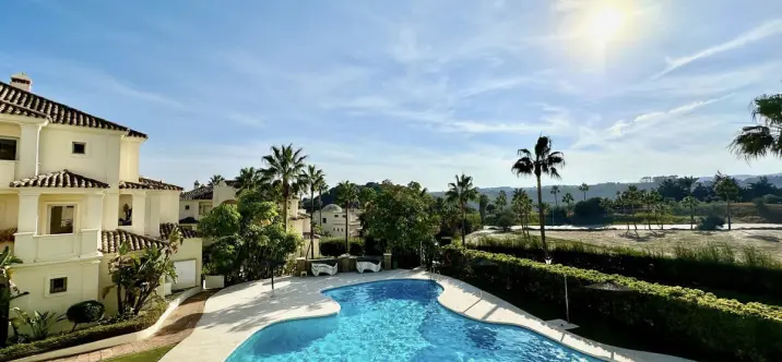 Sale of middle floor apartment in Casares 0