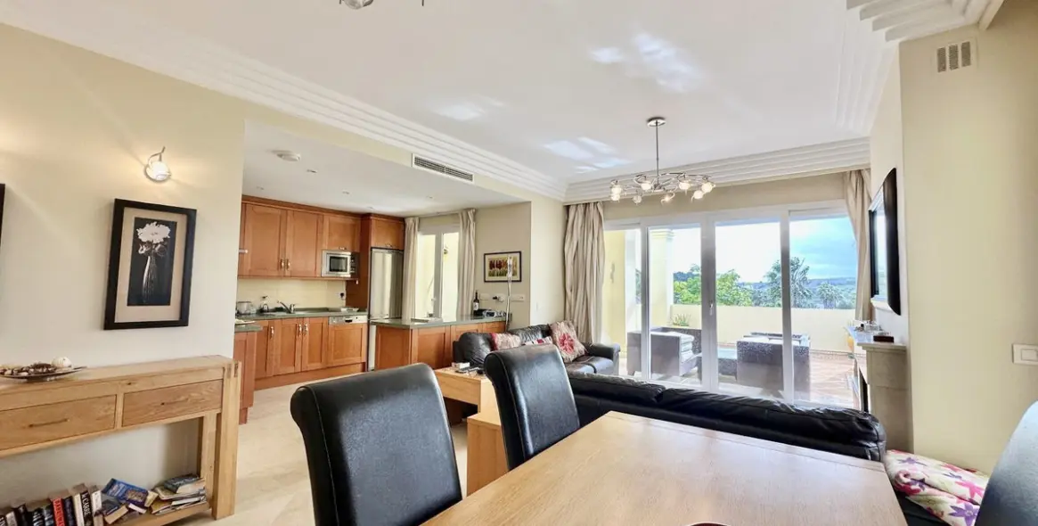 Продажа апартаментов на среднем этаже в Casares 2