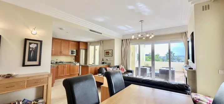 Sale of middle floor apartment in Casares 1