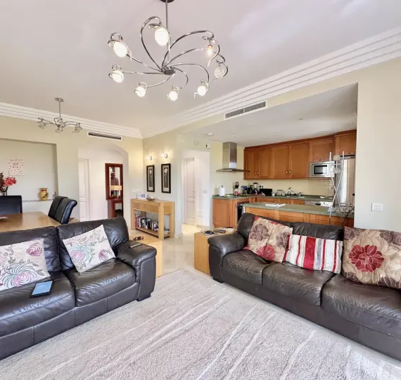 Sale of middle floor apartment in Casares