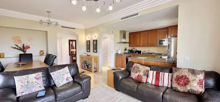 Sale of middle floor apartment in Casares 3