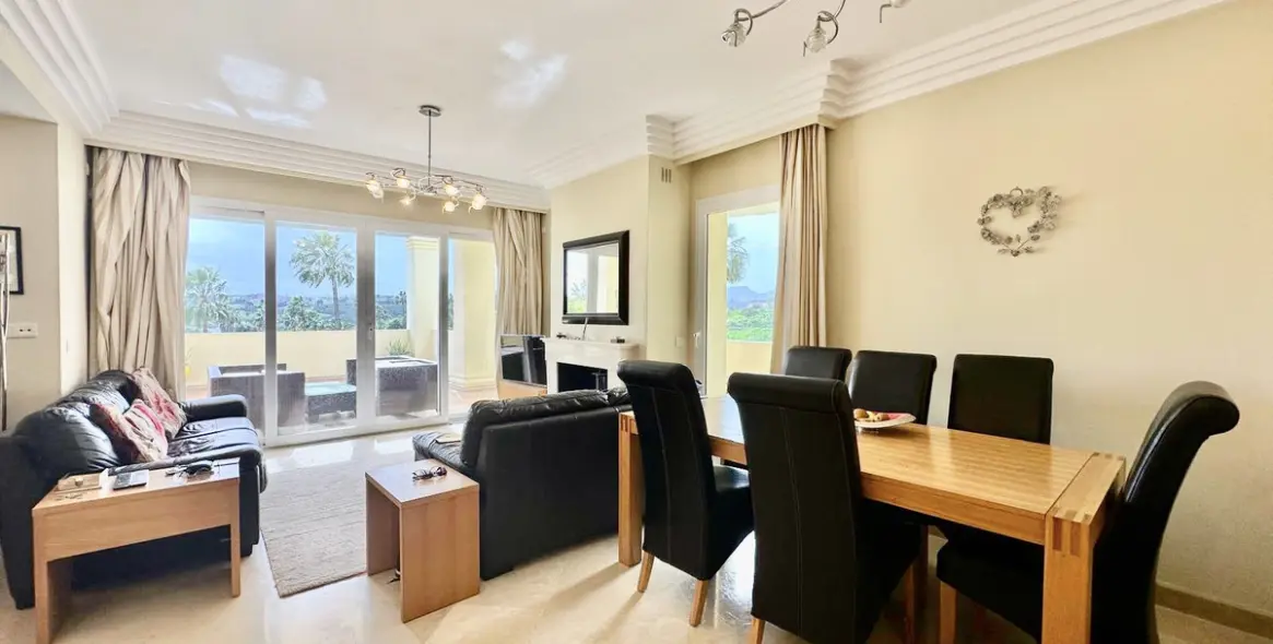 Продажа апартаментов на среднем этаже в Casares 5