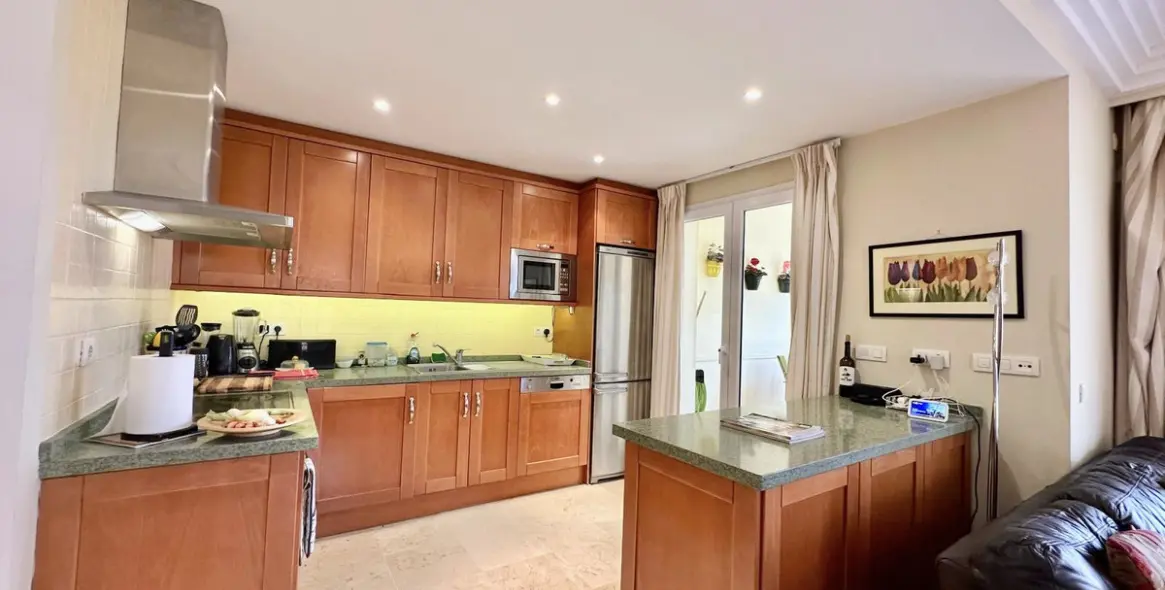 Продажа апартаментов на среднем этаже в Casares 8