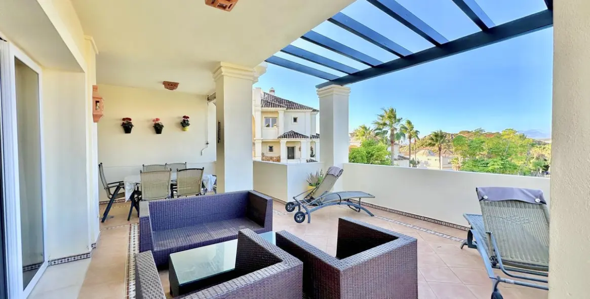 Продажа апартаментов на среднем этаже в Casares 10