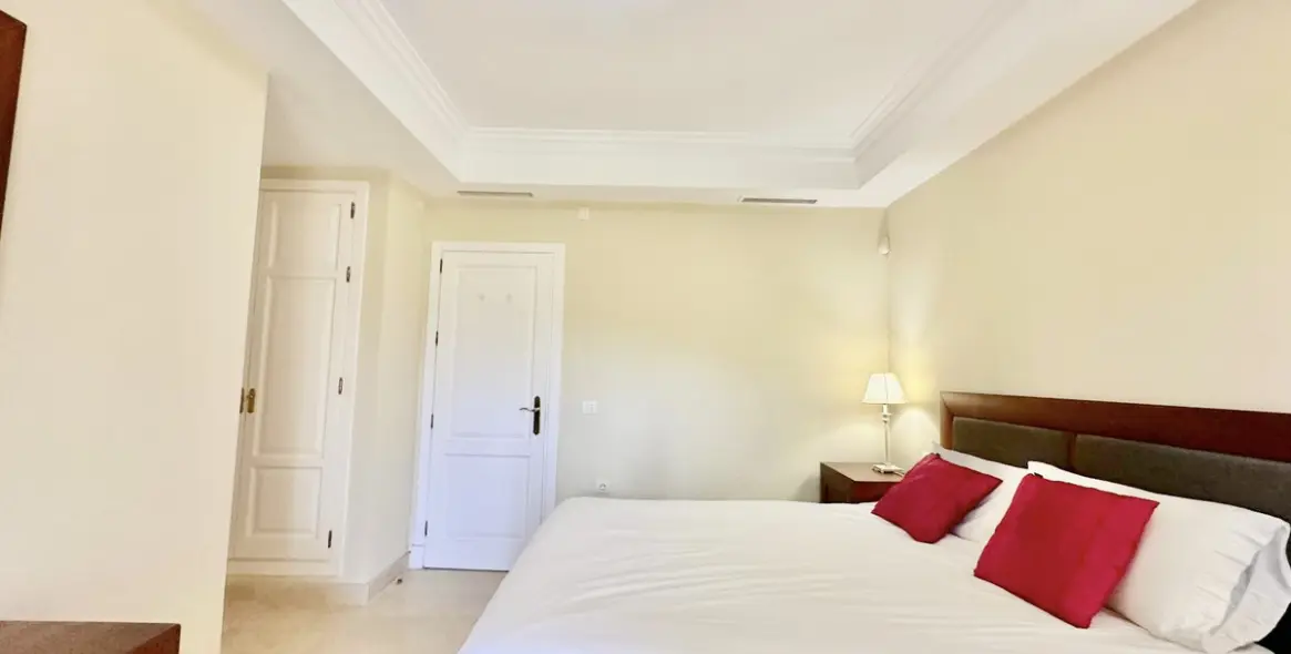 Продажа апартаментов на среднем этаже в Casares 12