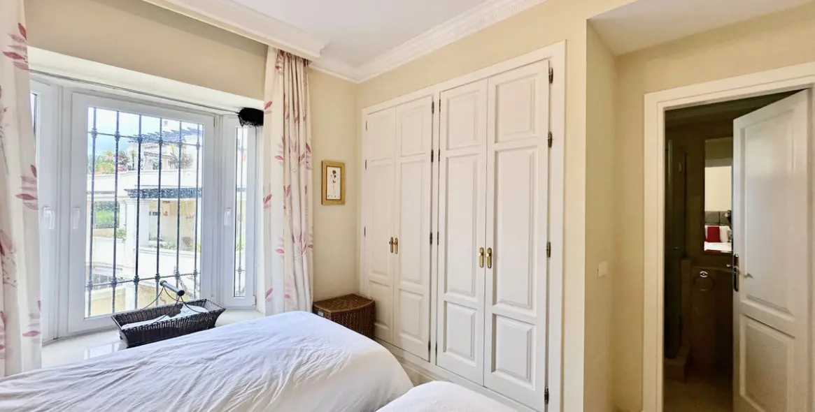 Продажа апартаментов на среднем этаже в Casares 16