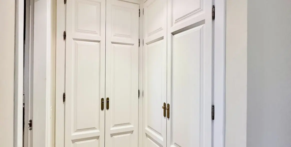 Продажа апартаментов на среднем этаже в Casares 17