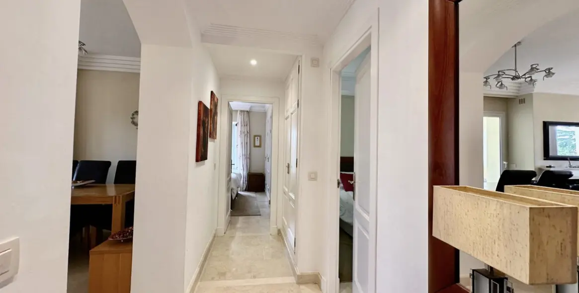 Продажа апартаментов на среднем этаже в Casares 18