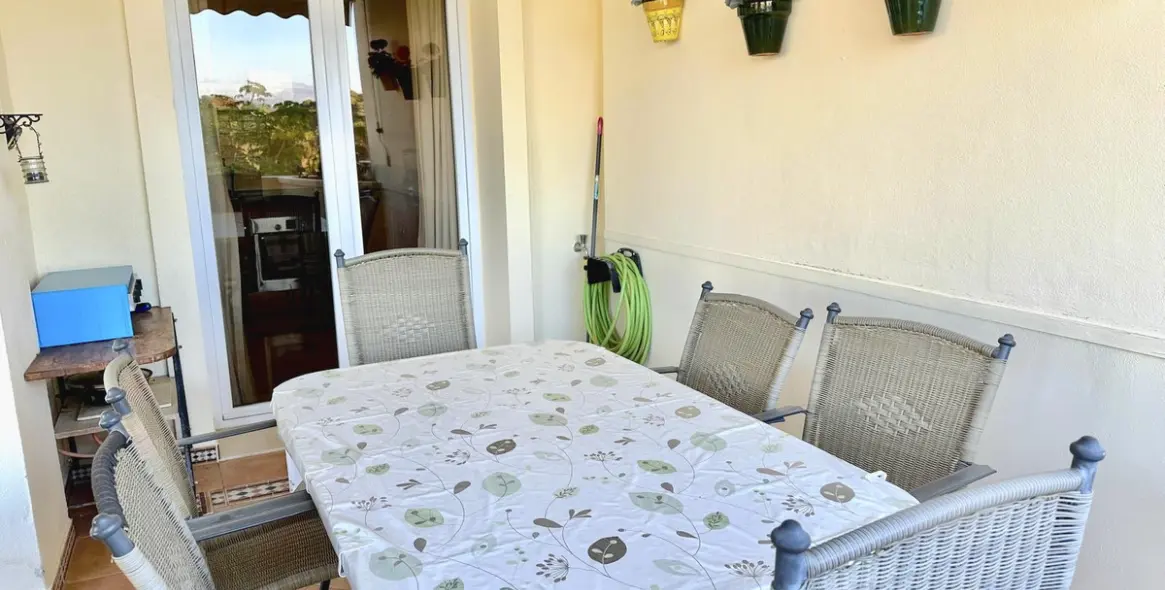 Продажа апартаментов на среднем этаже в Casares 19