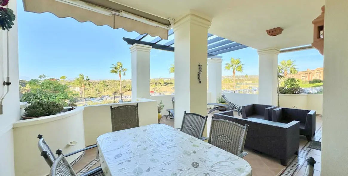 Продажа апартаментов на среднем этаже в Casares 20