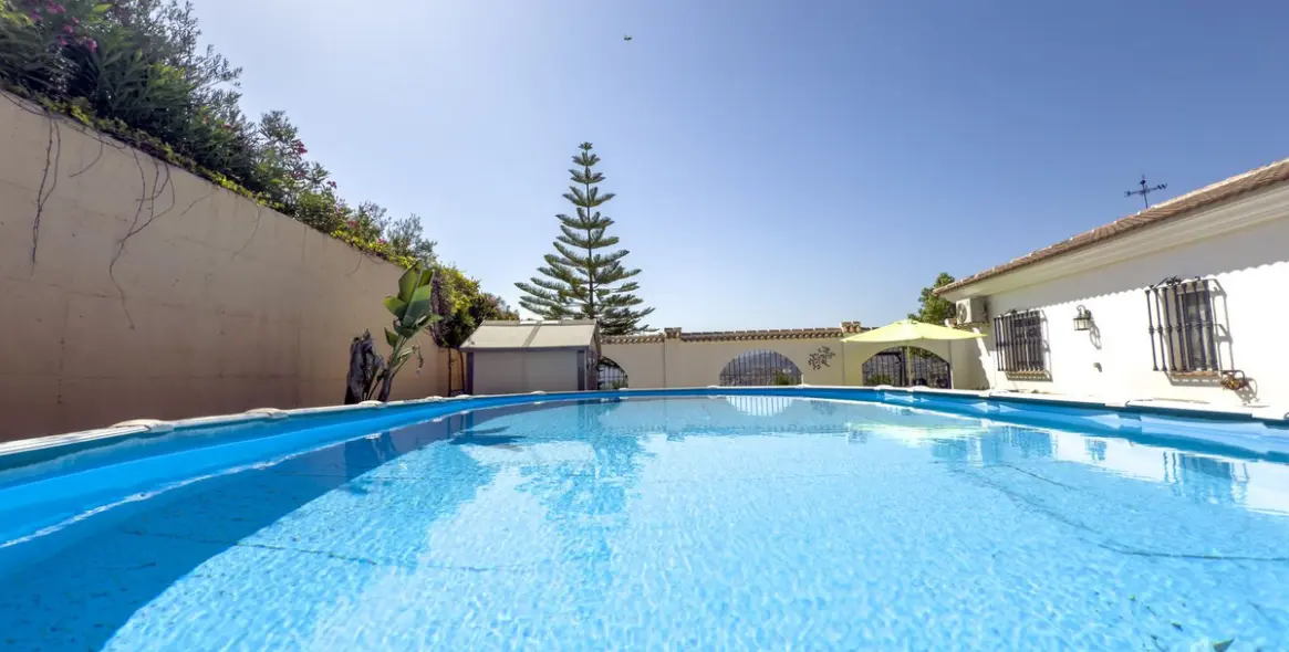 Sale of finca - cortijo in Tolox 2