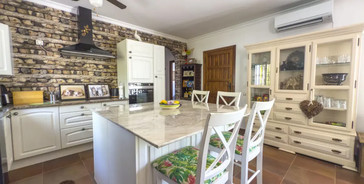 Sale of finca - cortijo in Tolox 6