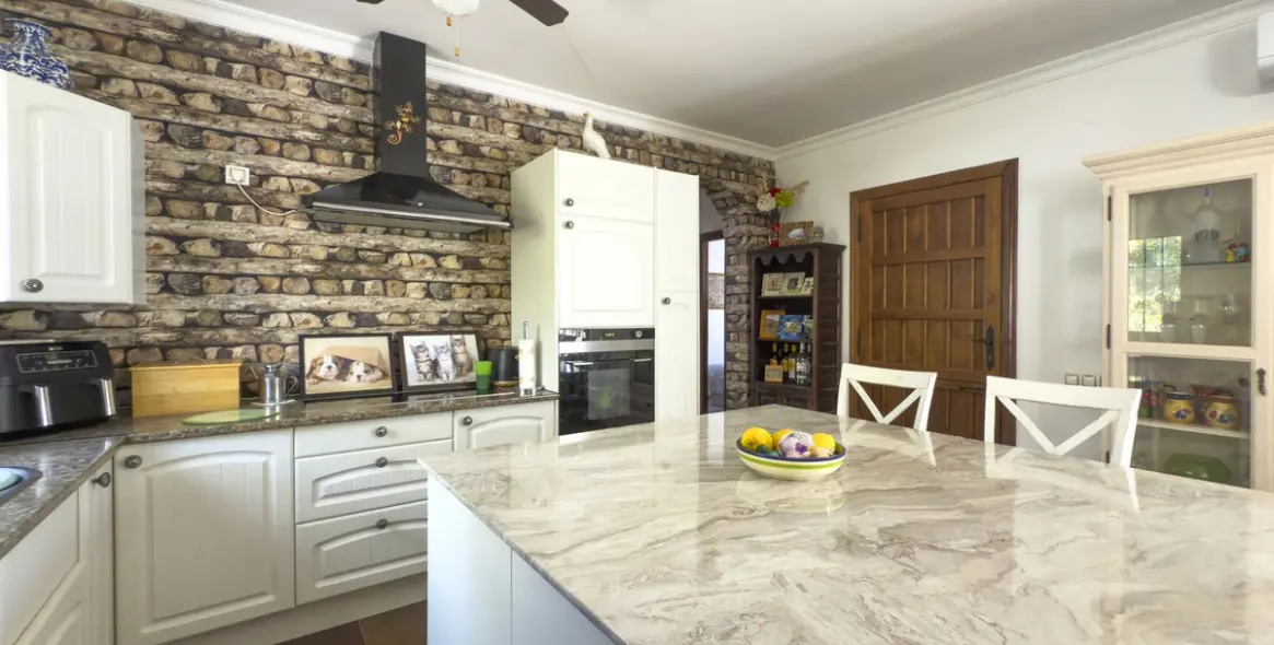 Sale of finca - cortijo in Tolox 8