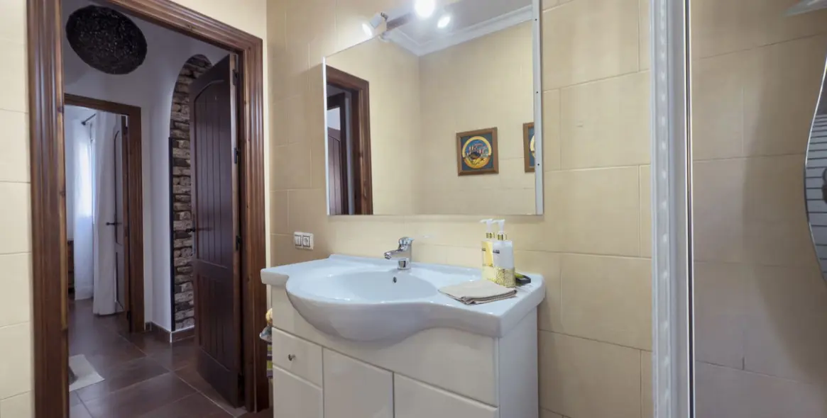 Sale of finca - cortijo in Tolox 14