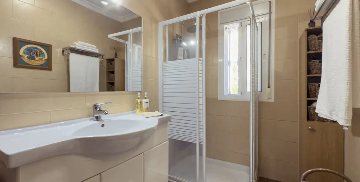 Sale of finca - cortijo in Tolox 15