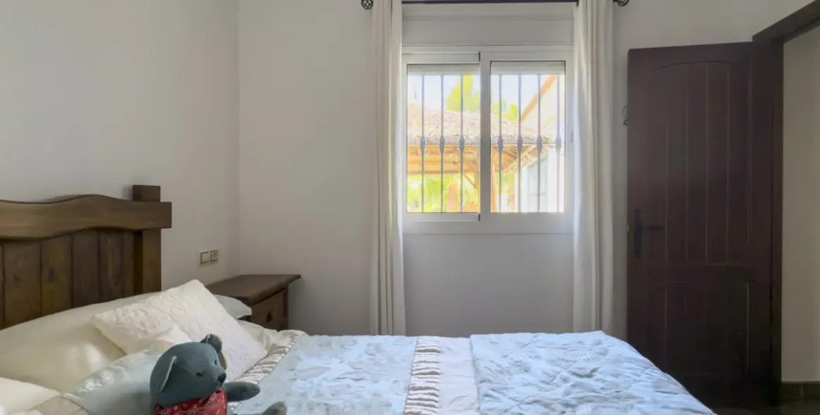 Sale of finca - cortijo in Tolox 18