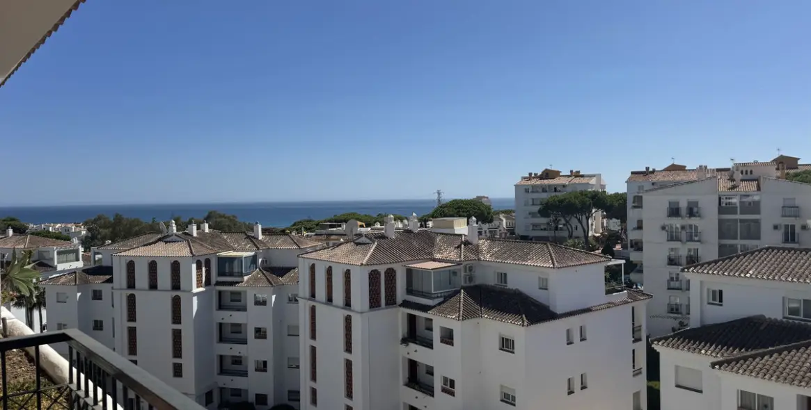 Продажа апартаментов на среднем этаже в Calahonda 2