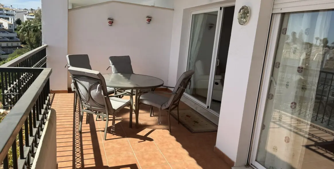 Продажа апартаментов на среднем этаже в Calahonda 3