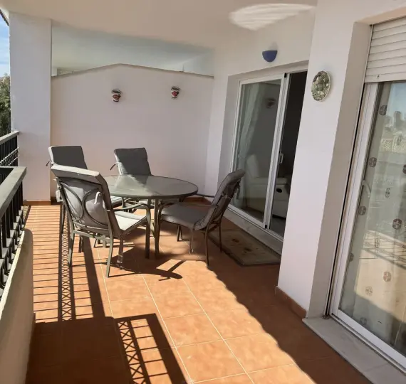 Продажа апартаментов на среднем этаже в Calahonda