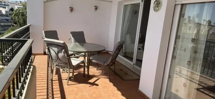 Продажа апартаментов на среднем этаже в Calahonda 2