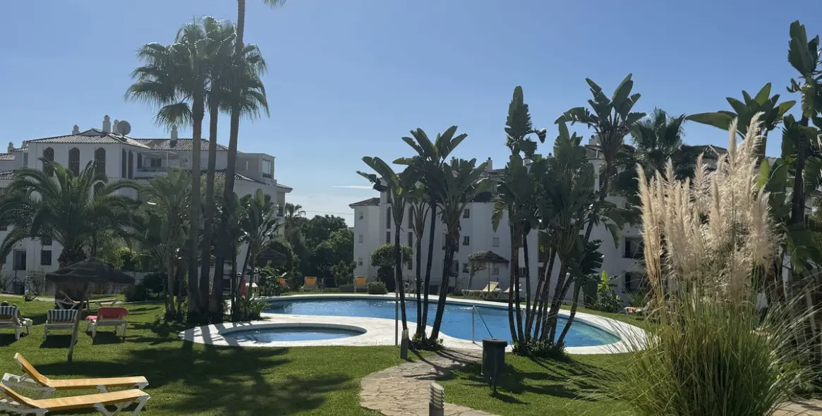 Продажа апартаментов на среднем этаже в Calahonda 4