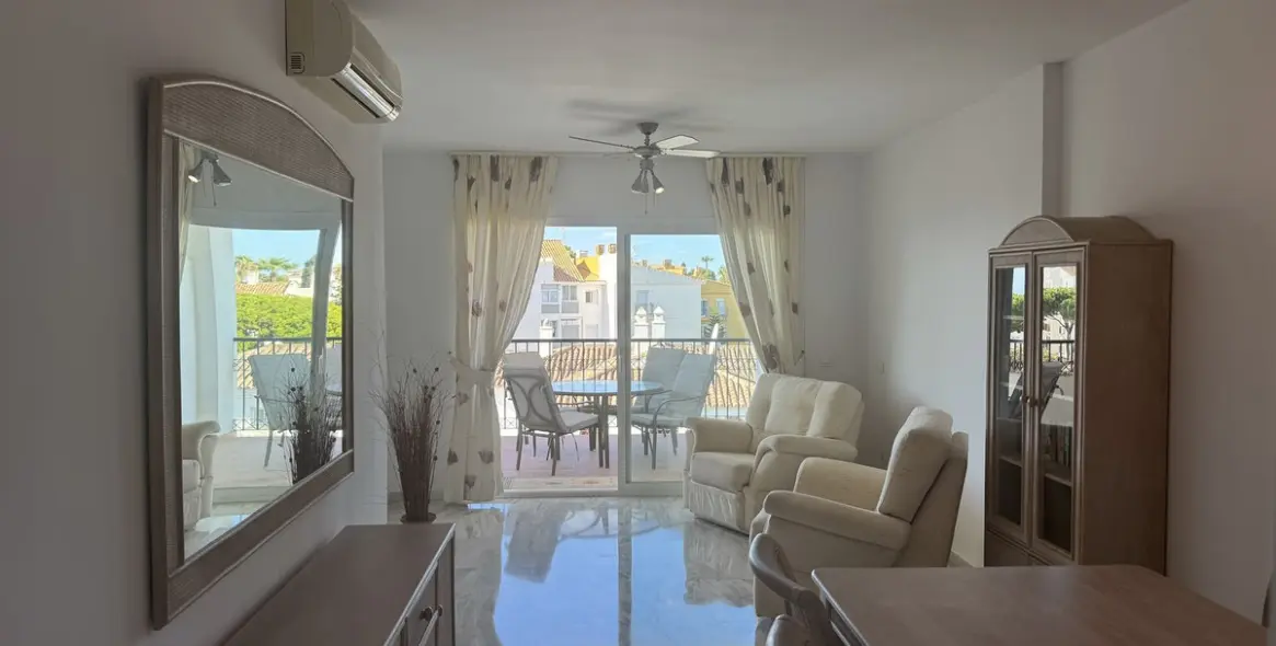 Продажа апартаментов на среднем этаже в Calahonda 5