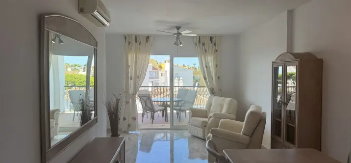 Продажа апартаментов на среднем этаже в Calahonda 4