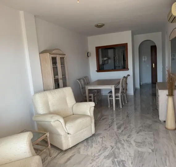 Продажа апартаментов на среднем этаже в Calahonda