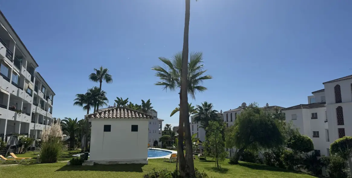 Продажа апартаментов на среднем этаже в Calahonda 16