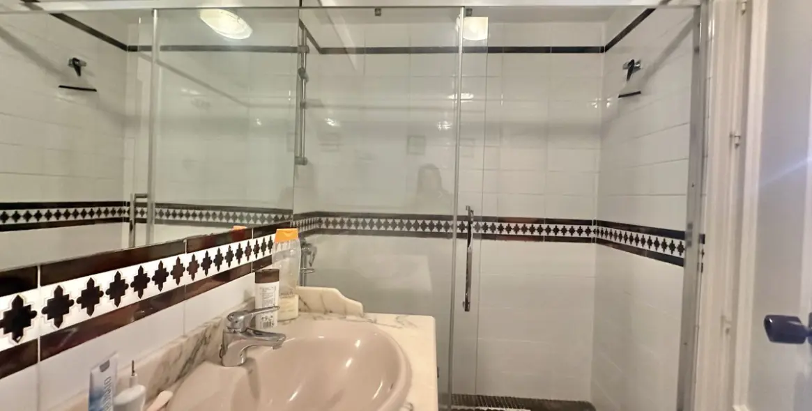 Sale of ground floor apartment in Marbella 18