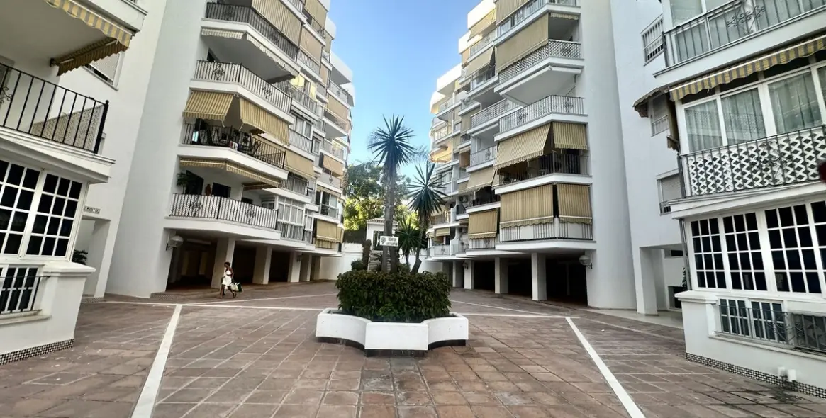 Sale of ground floor apartment in Marbella 25