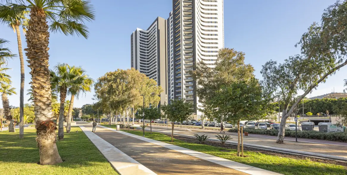 Sale of middle floor apartment in Málaga 1